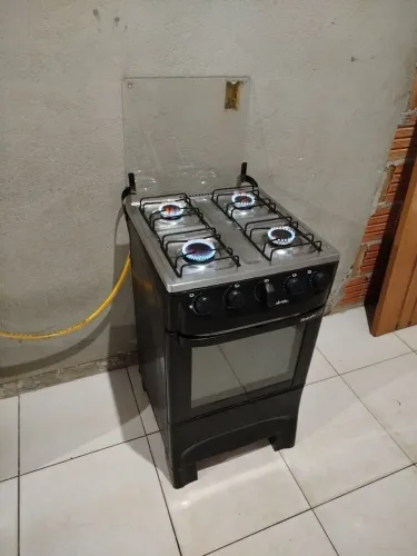 Fogão 04 Bocas Super Conservado Funcionando todas as Bocas e Forno