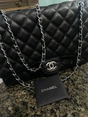 Bolsa preta  de luxo Chanel 