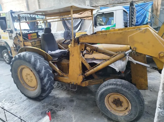 Trator MF 65R