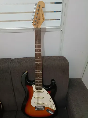 Guitarra stratocaster Gianini