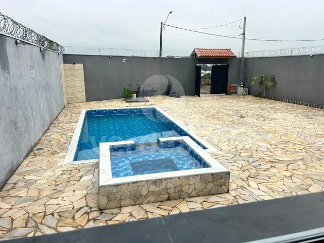Casa 435m² com 2 quartos, piscina, área gourmet no Parque Gabriel em Hortolândia-SP.