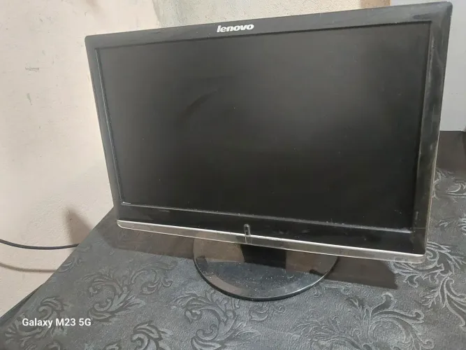 Monitor Lenovo 19.polegadas otimo