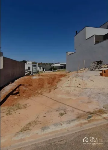 Terreno à venda no Condomínio Jardim Laguna em Indaiatuba-SP.