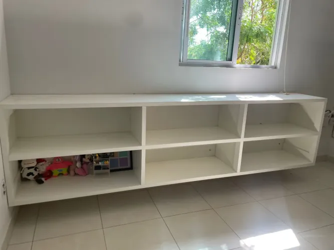 Sapateira de parede, quase 3 metros.