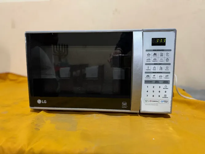 Microondas LG moderno! 27 litros