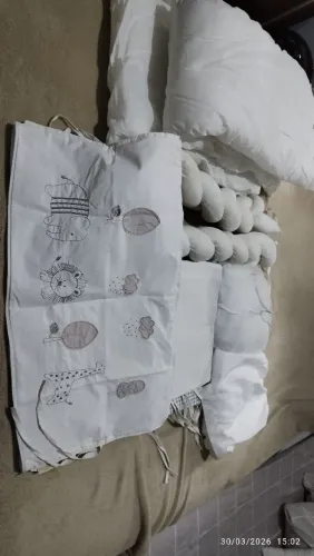 Vendo kit de berço completo com saia e dorcel com mosquiteiro 