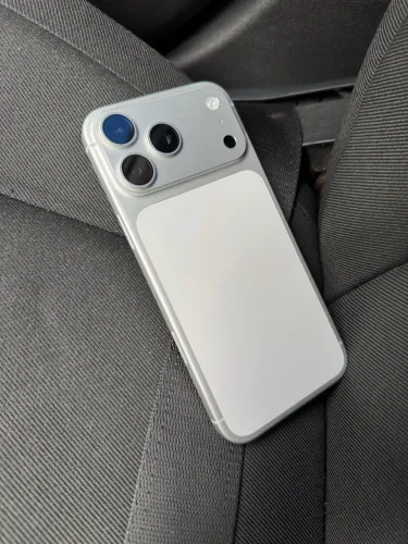 IPhone 17 Pro Max Silver Semi Novo