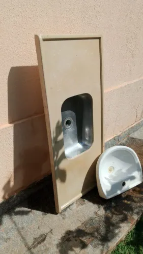 Tambor de aço e uma pia