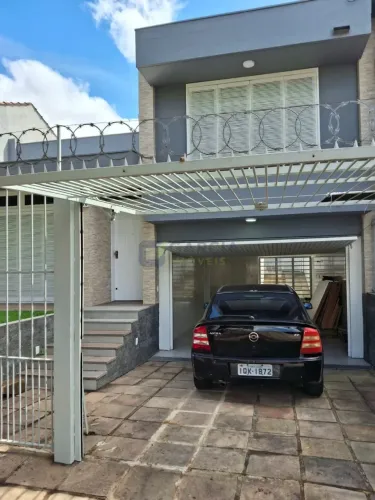 Casa à venda na Vila Ipiranga - Porto Alegre | 3 quartos + imóvel nos fundos, 228 m²