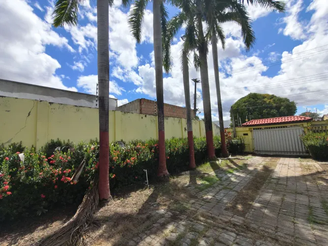 VENDE-SE EXCELENTE CASA - JARDIM FLORESTA