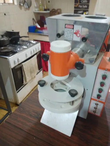 Modeladora de massa compacta pribt