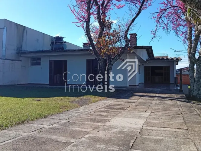 Residência com Amplo Terreno - Estrela