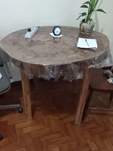 Vendo mesa de tronco...1,00 mts diametro...retirar aqui...sem cadeiras....