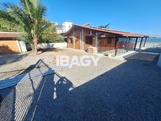 Excelente Casa 3 dormitório(s) em Ribeirão da Ilha - Florianópolis