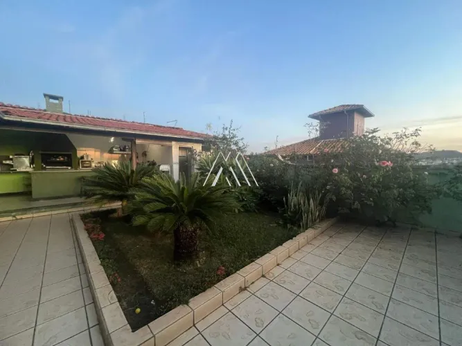 Vendo casa em Itaúna em excelente localização!