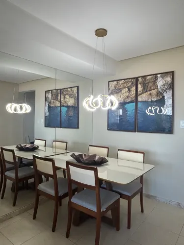 Mesa com 4 cadeiras