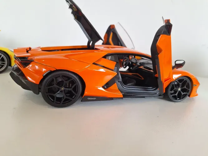 Miniatura Lamborghini Revuelto 1:18 estado de novo