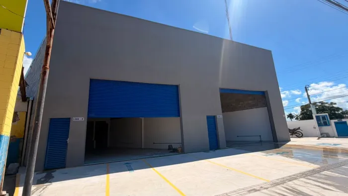 Galpões próximo ao forum barro duro