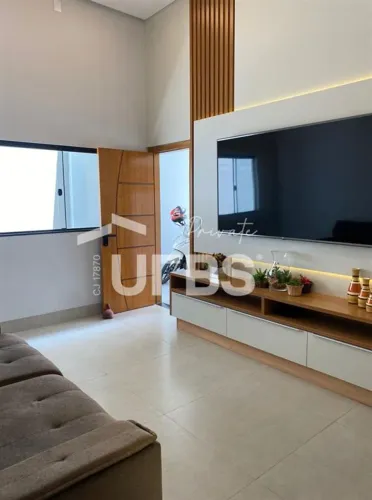 BELISSIMA CASA TERREA FRENTE PARA O PARQUE DA CRIANÇA EM APARECIDA DE GOIANIA
