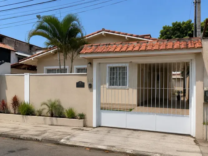 Casa com 2 Quarto(s) e 1 banheiro(s) para Alugar, 110 m² por R$ 3555 / Mês