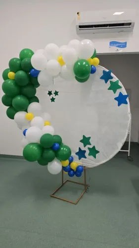 Vende -se Arco de metal para enfeites de festas