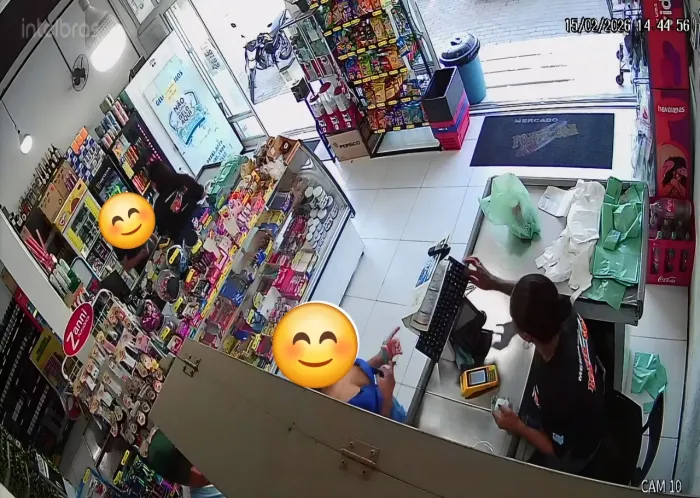 Vendo mercado na rodovia