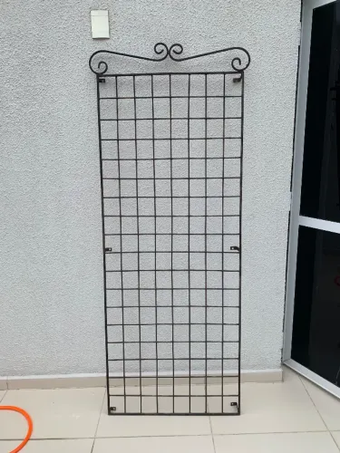 Grade de ferro para plantas 