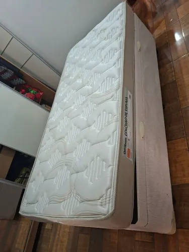 Vendo uma cama baú crazzi e com colchão ortobom, solteiro em perfeito estado novo...