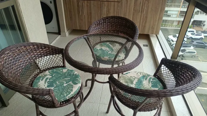 Conjunto de mesa e cadeiras pra varanda