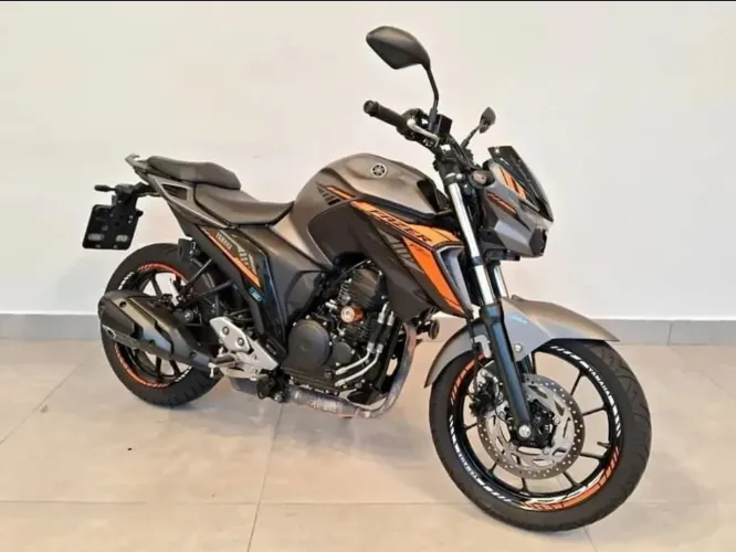 YAMAHA FZ250 2025