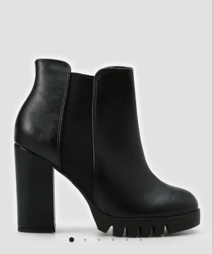 Vendo bota feminina tratorada preta 