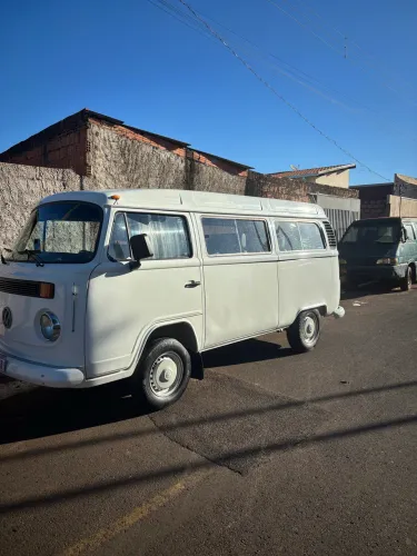 Volkswagen Kombi Lotação 1.6 MPI 2005