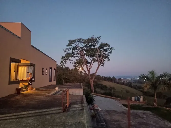 Vende-se casa 4 suítes zona rural de pouso alegre