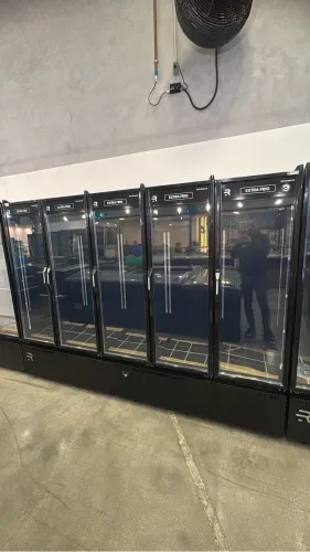 Auto Serviço Vanguard Extra Frio 5 portas total black