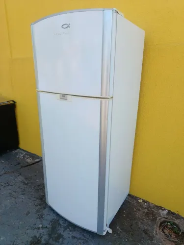 Geladeira Brastemp 425 litros funcionando perfeitamente marcas de uso