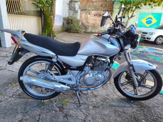 "VENDO" moto Gsr muito econômica"