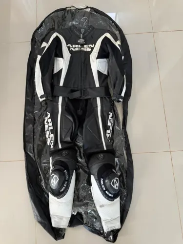 Macacão Arlen Ness Moto Couro Legítimo Feminino Tamanho S - Duas 2 peças