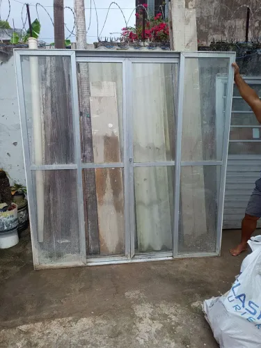 2 Portas  e 1 janela
