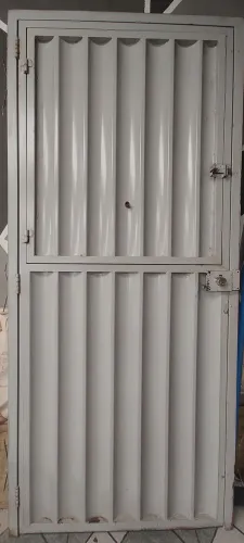 Portão social com abertura superior