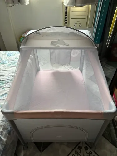 Berço Portátil / Cercadinho Multikids Rosa com Trocador e Mosquiteiro