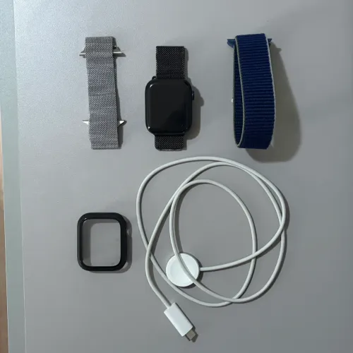 Apple Watch 7 45mm GPS + Cellular com Três Pulseiras e Capinha