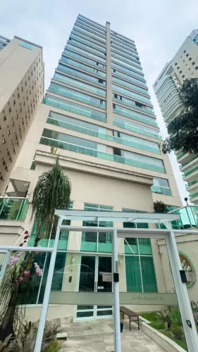 Apartamento com 149m², 4 quartos, 2 suítes, 2 vagas, em Praia da Costa à Venda. RW58