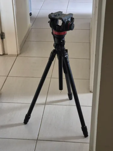 Tripé Manfrotto 502AH hidráulico completo pernas Benro