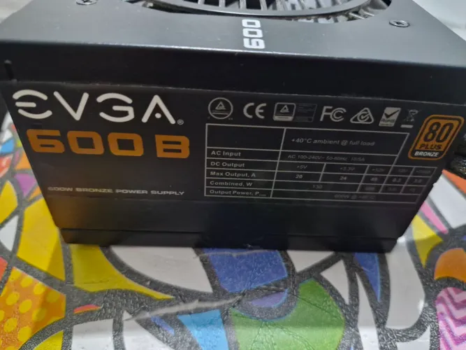 Fonte EVGA 600W 80 PLUS BRONZE.