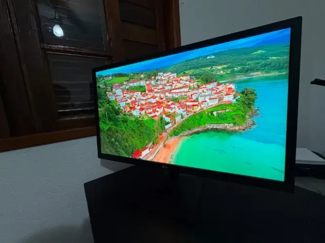 Monitor LG 24 Full HD IPS (24MK430H) - Ótimo estado