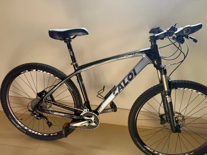 Caloi Elite Carbon Sport Aro 29 - Carbono, Shimano SLX + RockShox - Revisada