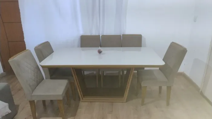 Mesa de  luxo grande com 6 cadeiras 