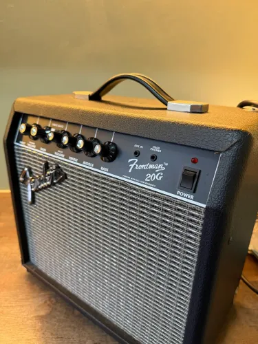 Amplificador Fender Frontman 20g