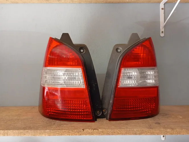 Lanterna traseira Nissan Livina original