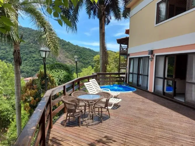 Casa com 4 dormitórios para alugar, 512 m² por R$ 11.545,16/mês - Itaipu - Niterói/RJ